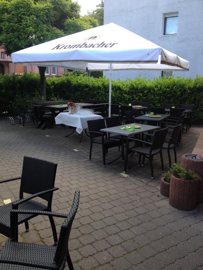 Hausener Dorfkrug Hotell Frankfurt am Main Exteriör bild